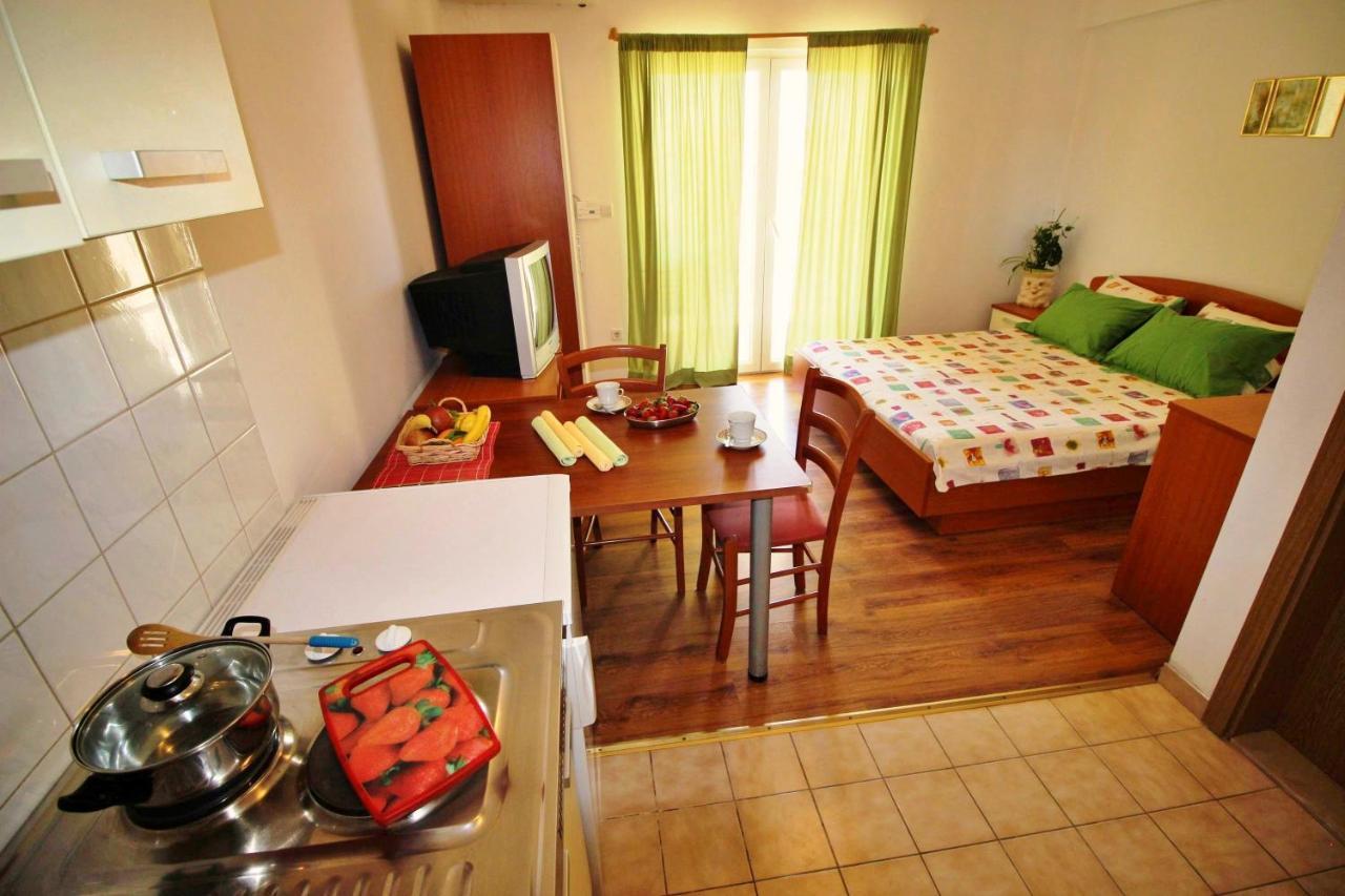 Apartments Marko Nemira โอมิช ภายนอก รูปภาพ