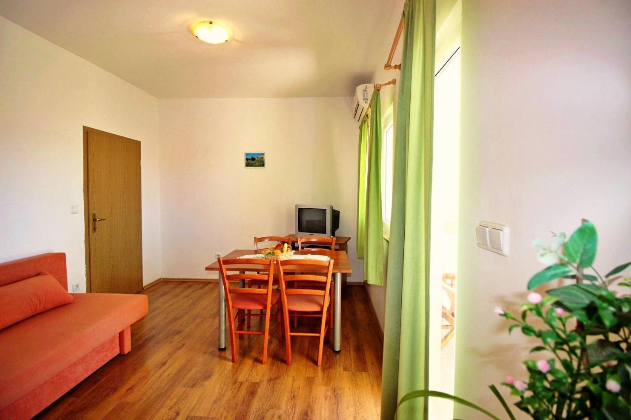 Apartments Marko Nemira โอมิช ภายนอก รูปภาพ