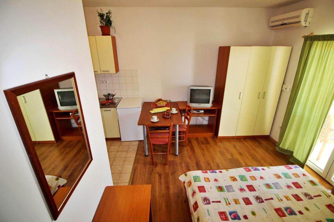 Apartments Marko Nemira โอมิช ภายนอก รูปภาพ