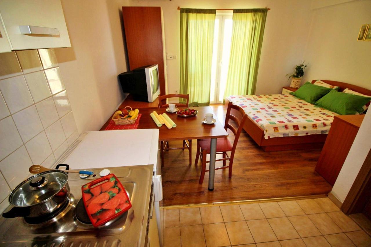 Apartments Marko Nemira โอมิช ภายนอก รูปภาพ