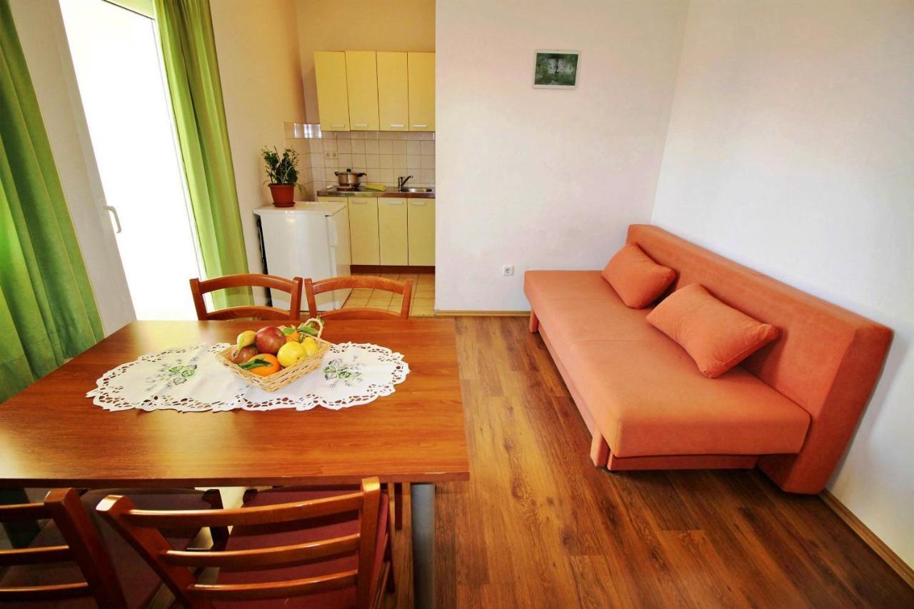 Apartments Marko Nemira โอมิช ภายนอก รูปภาพ