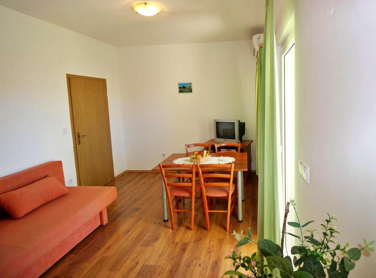 Apartments Marko Nemira โอมิช ภายนอก รูปภาพ